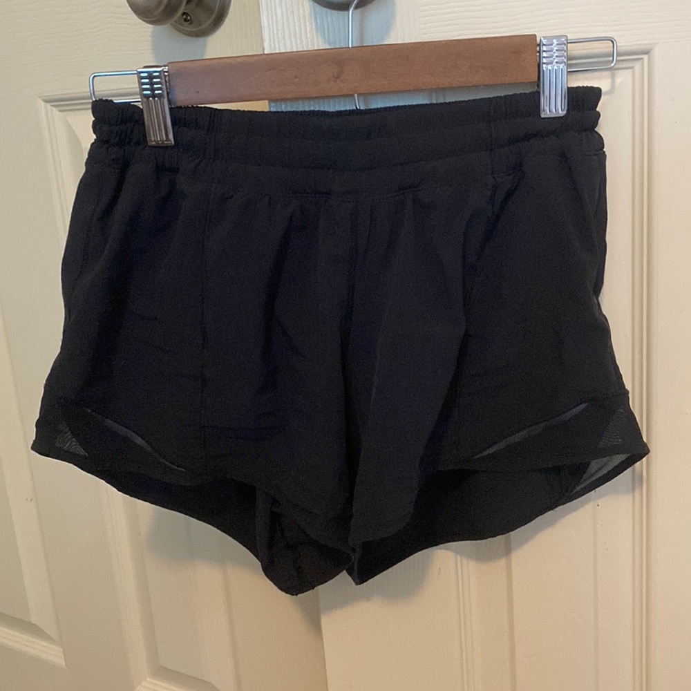 Lululemon Hotty Hot Short size 6 (4”)